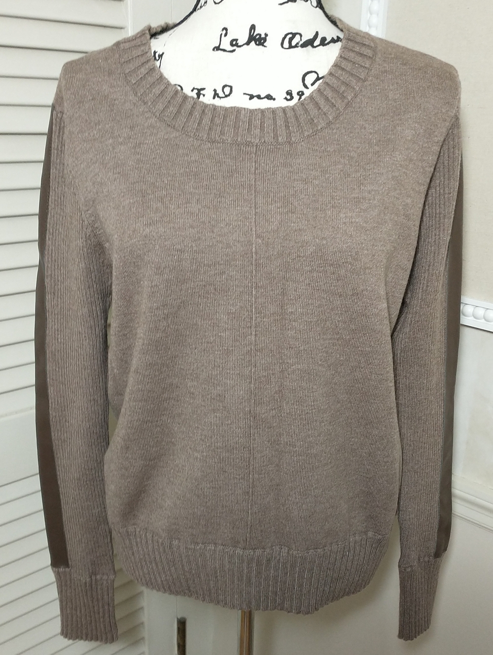 Evereve Chocolate Brown Crew Neck, Leather‎ Patches On Sleeve, Size XL, Grunge